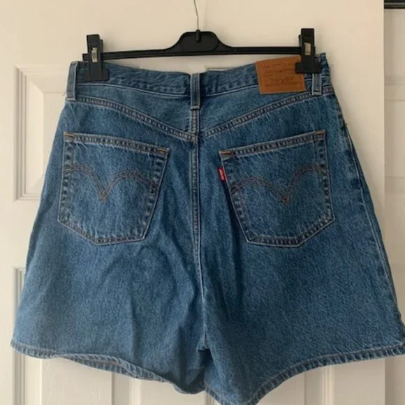 Levi's Ribcage Shorts - Picture 4 of 5